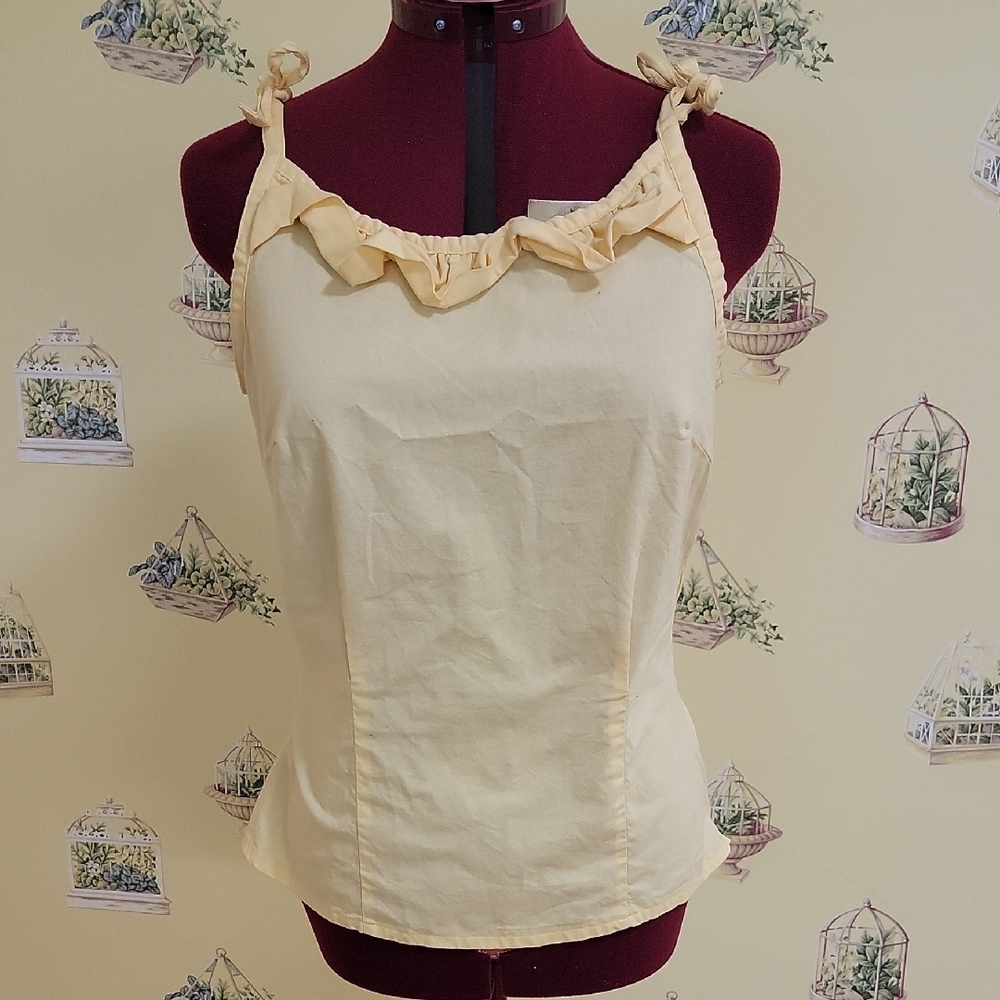 📣3/$30📣 Yellow Ruffled Fitted Camisole Top